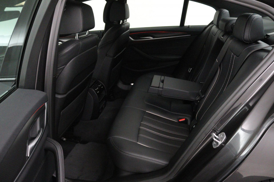 BMW 5 Serie 530e Business Edition Plus (PANO, CAMERA, COMFORTSTOELEN, STOELVERWARMING, SFEERVERLICHTING, DEALER ONDERHOUDEN)