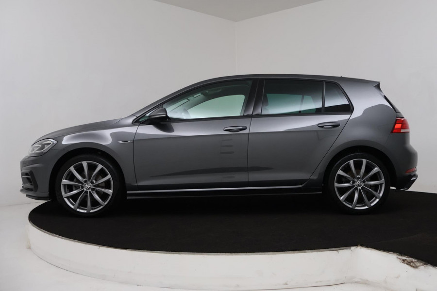 Volkswagen Golf 1.5 TSI Highline Business R (PARKEERSENSOREN, STOELVERWARMING, NAVIGATIE, AUTOMAAT, DIGITAAL DASHBOARD, CRUISE)