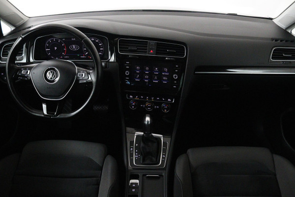 Volkswagen Golf 1.5 TSI Highline Business R (PARKEERSENSOREN, STOELVERWARMING, NAVIGATIE, AUTOMAAT, DIGITAAL DASHBOARD, CRUISE)