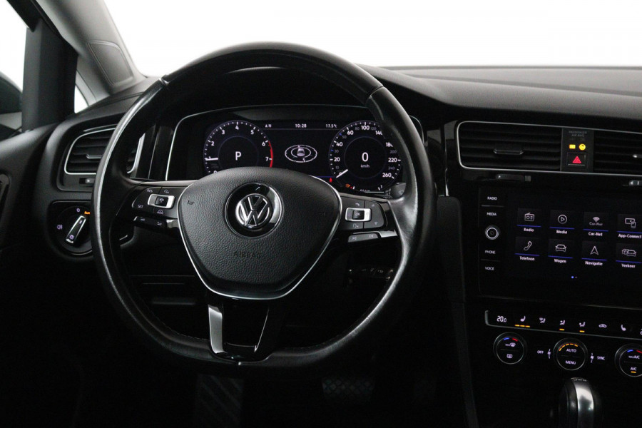 Volkswagen Golf 1.5 TSI Highline Business R (PARKEERSENSOREN, STOELVERWARMING, NAVIGATIE, AUTOMAAT, DIGITAAL DASHBOARD, CRUISE)
