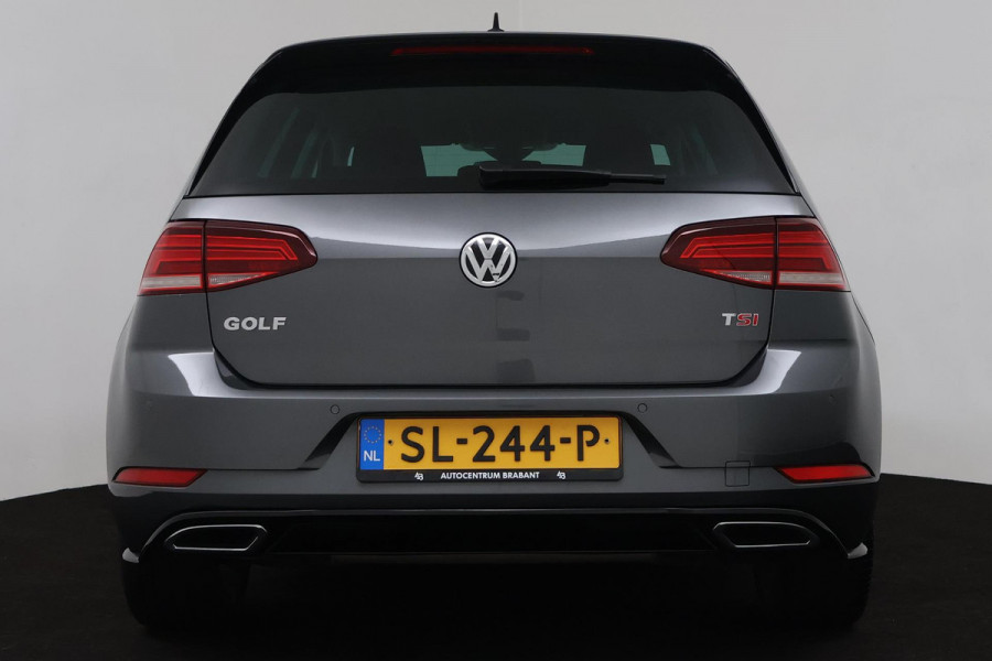 Volkswagen Golf 1.5 TSI Highline Business R (PARKEERSENSOREN, STOELVERWARMING, NAVIGATIE, AUTOMAAT, DIGITAAL DASHBOARD, CRUISE)
