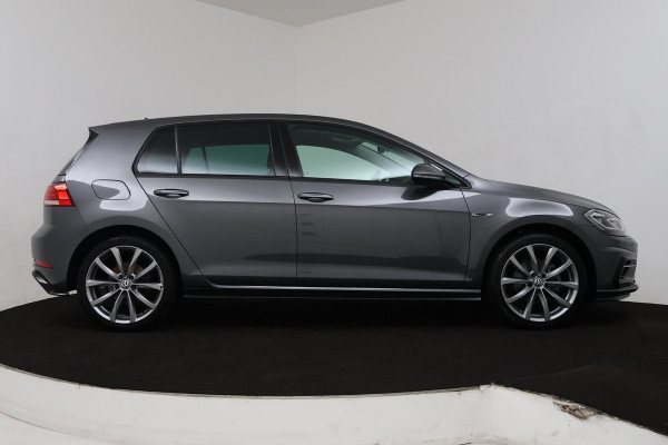 Volkswagen Golf 1.5 TSI Highline Business R (PARKEERSENSOREN, STOELVERWARMING, NAVIGATIE, AUTOMAAT, DIGITAAL DASHBOARD, CRUISE)