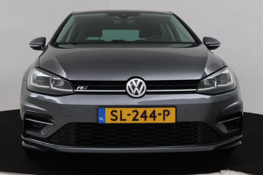 Volkswagen Golf 1.5 TSI Highline Business R (PARKEERSENSOREN, STOELVERWARMING, NAVIGATIE, AUTOMAAT, DIGITAAL DASHBOARD, CRUISE)