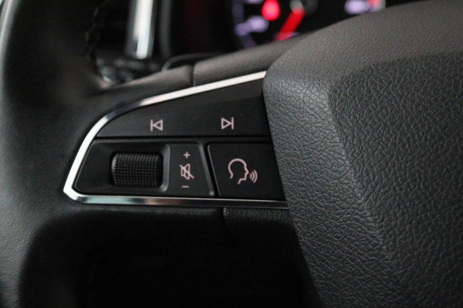 Seat Ateca 1.5 TSI Style (PANORAMADAK, TREKHAAK, NAVIGATIE, CRUISE CONTROL, STOELVERWARMING, ACHTERUITRIJCAMERA, AUTOMAAT)