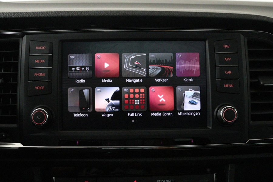 Seat Ateca 1.5 TSI Style (PANORAMADAK, TREKHAAK, NAVIGATIE, CRUISE CONTROL, STOELVERWARMING, ACHTERUITRIJCAMERA, AUTOMAAT)
