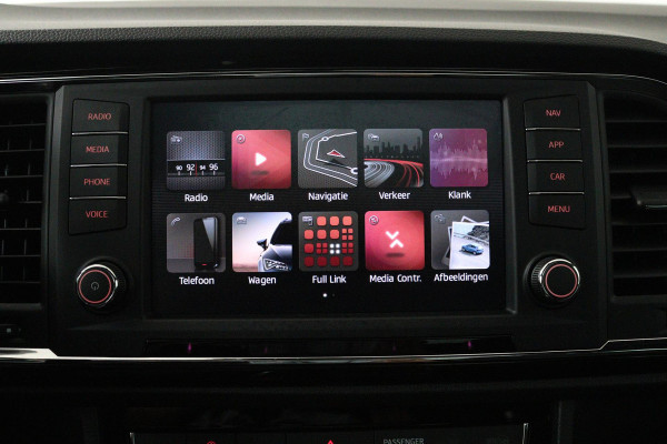 Seat Ateca 1.5 TSI Style (PANORAMADAK, TREKHAAK, NAVIGATIE, CRUISE CONTROL, STOELVERWARMING, ACHTERUITRIJCAMERA, AUTOMAAT)