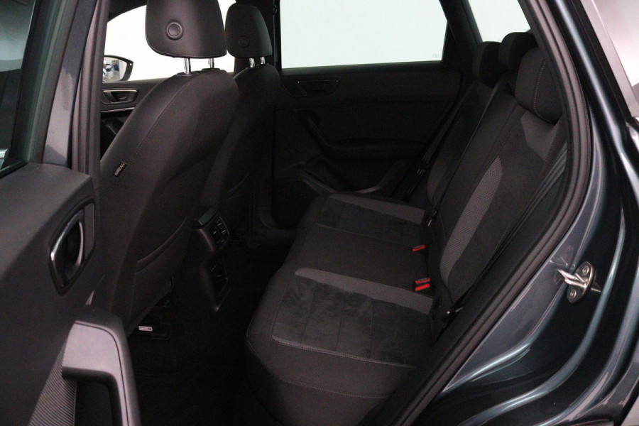 Seat Ateca 1.5 TSI Style (PANORAMADAK, TREKHAAK, NAVIGATIE, CRUISE CONTROL, STOELVERWARMING, ACHTERUITRIJCAMERA, AUTOMAAT)