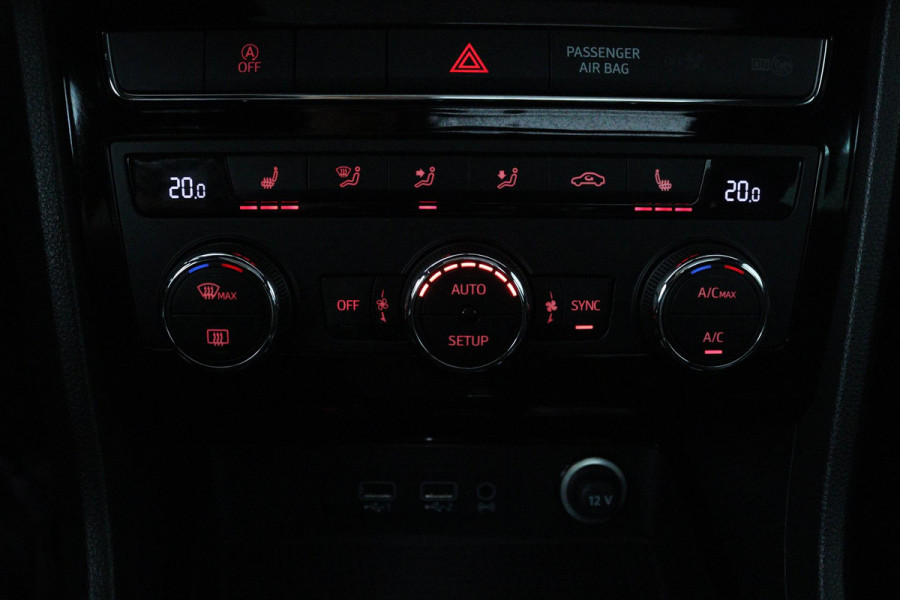 Seat Ateca 1.5 TSI Style (PANORAMADAK, TREKHAAK, NAVIGATIE, CRUISE CONTROL, STOELVERWARMING, ACHTERUITRIJCAMERA, AUTOMAAT)