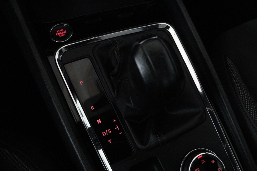 Seat Ateca 1.5 TSI Style (PANORAMADAK, TREKHAAK, NAVIGATIE, CRUISE CONTROL, STOELVERWARMING, ACHTERUITRIJCAMERA, AUTOMAAT)