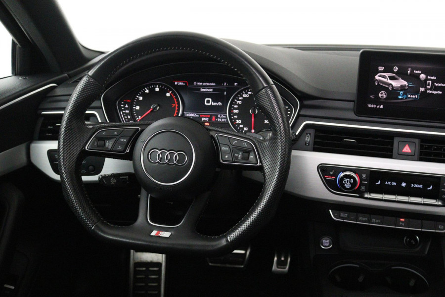 Audi A4 Avant 2.0 TFSI MHEV Sport S line black edition (PANORAMADAK, TREKHAAK, CRUISE, NAVIGATIE, STOELVERWARMING, CAMERA)