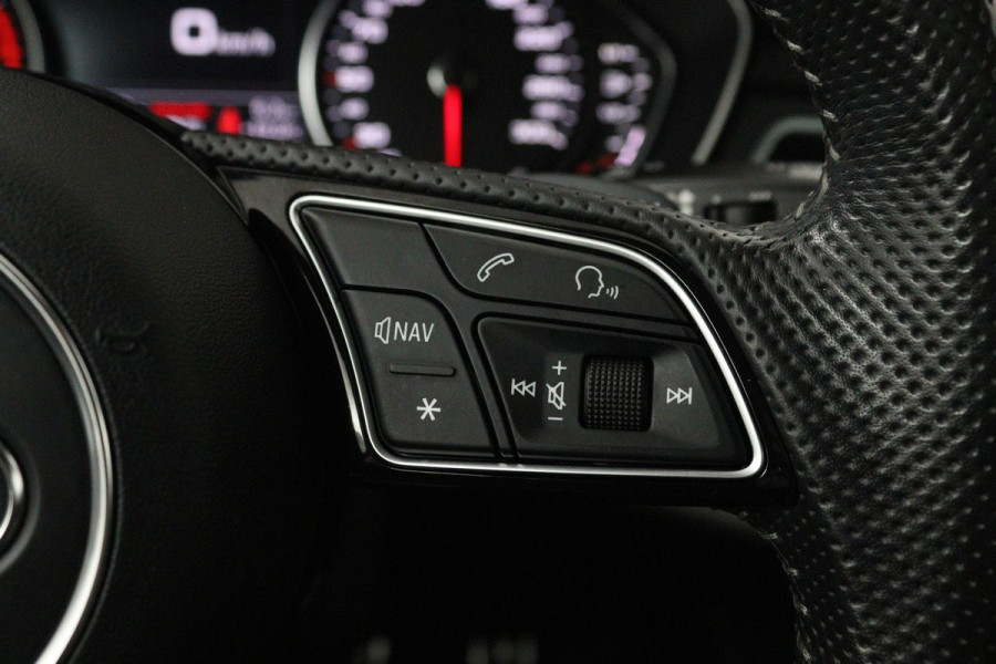 Audi A4 Avant 2.0 TFSI MHEV Sport S line black edition (PANORAMADAK, TREKHAAK, CRUISE, NAVIGATIE, STOELVERWARMING, CAMERA)