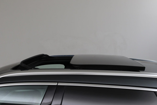 Audi A4 Avant 2.0 TFSI MHEV Sport S line black edition (PANORAMADAK, TREKHAAK, CRUISE, NAVIGATIE, STOELVERWARMING, CAMERA)