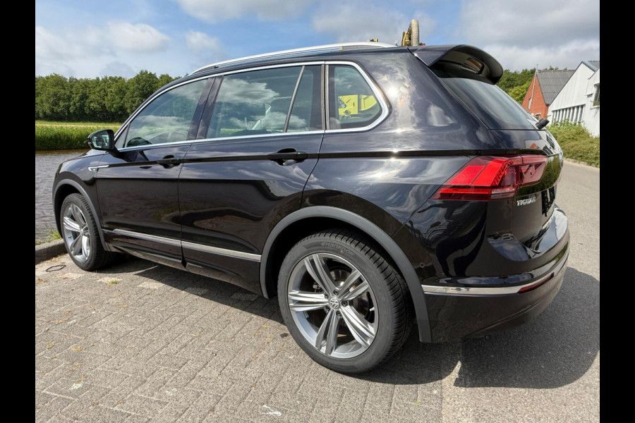 Volkswagen Tiguan 2.0 TSI 4Motion Highline Business R Leer / standkachel / trekhaak enz..