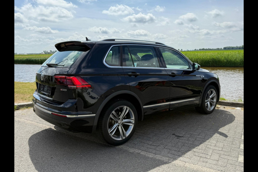 Volkswagen Tiguan 2.0 TSI 4Motion Highline Business R Leer / standkachel / trekhaak enz..