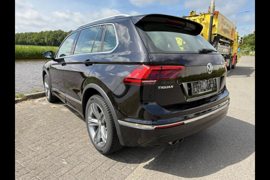 Volkswagen Tiguan 2.0 TSI 4Motion Highline Business R Leer / standkachel / trekhaak enz..