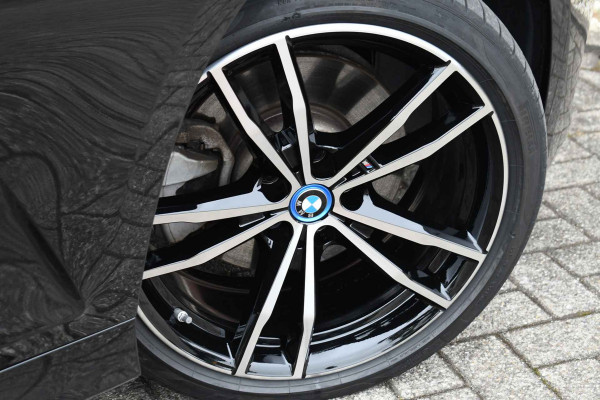BMW 3-serie 330e xDrive M-Sport Pano ACC 360 H/K El-zetels HUD 19inch