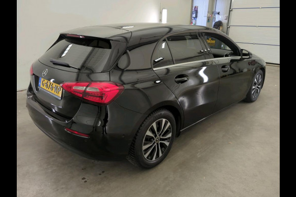 Mercedes-Benz A-Klasse 180 Business Solution NL AUTO | WIDESCREEN | CAMERA | HALF LEDER | TREKHAAK |