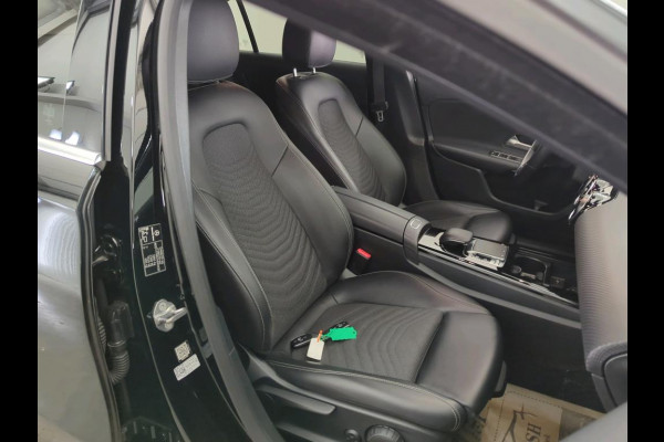 Mercedes-Benz A-Klasse 180 Business Solution NL AUTO | WIDESCREEN | CAMERA | HALF LEDER | TREKHAAK |
