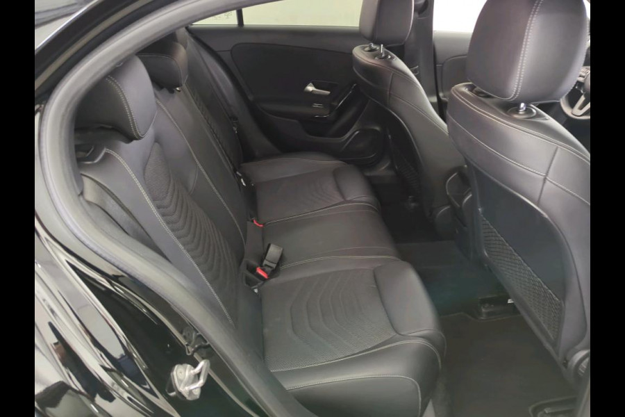 Mercedes-Benz A-Klasse 180 Business Solution NL AUTO | WIDESCREEN | CAMERA | HALF LEDER | TREKHAAK |