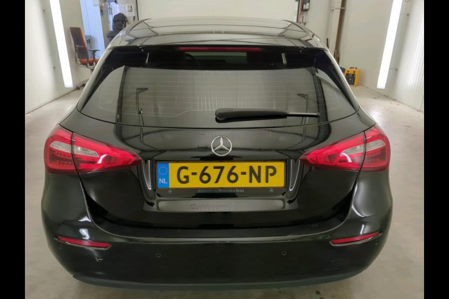 Mercedes-Benz A-Klasse 180 Business Solution NL AUTO | WIDESCREEN | CAMERA | HALF LEDER | TREKHAAK |