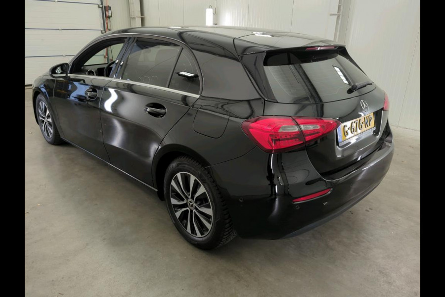 Mercedes-Benz A-Klasse 180 Business Solution NL AUTO | WIDESCREEN | CAMERA | HALF LEDER | TREKHAAK |
