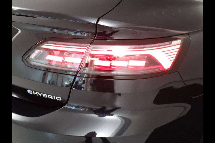 Volkswagen Arteon Shooting Brake 1.4 TSI eHybrid R-Line Business 218 pk Automaat (DSG) | Verlengde garantie | Navigatie | Panoramadak | Parkeersensoren (Park assist) | Achteruitrijcamera | Lederen bekleding |