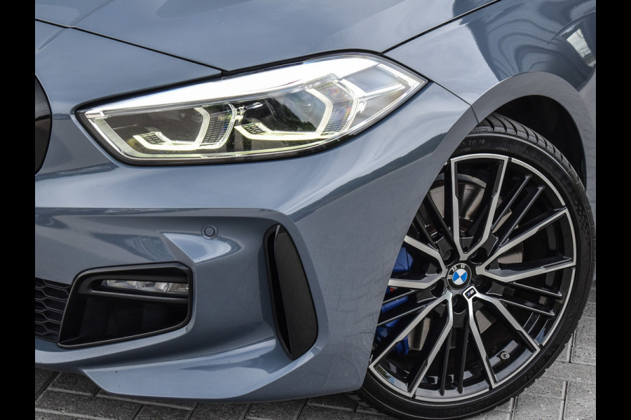 BMW 1-serie 118i EXECUTIVE EDITION | M-SPORT | AMBIANCE INTERIEUR | FULL-LED | TREKHAAK | CARPLAY | 19 INCH | M-SPORT BRAKE | DAB+ | SHADOW-