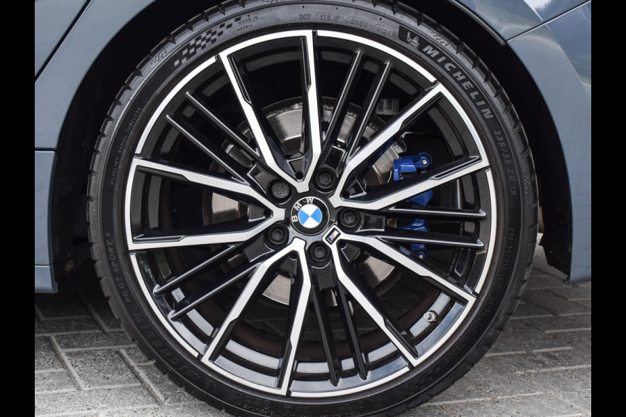 BMW 1-serie 118i EXECUTIVE EDITION | M-SPORT | AMBIANCE INTERIEUR | FULL-LED | TREKHAAK | CARPLAY | 19 INCH | M-SPORT BRAKE | DAB+ | SHADOW-