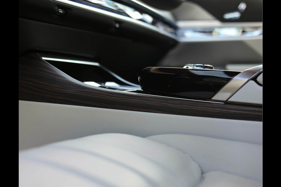 BMW 7 Serie M760e xDrive *SkyLounge*Executive*Bow&Wil*