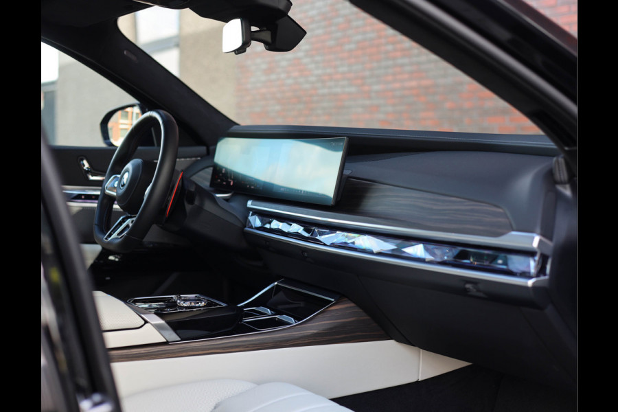 BMW 7 Serie M760e xDrive *SkyLounge*Executive*Bow&Wil*