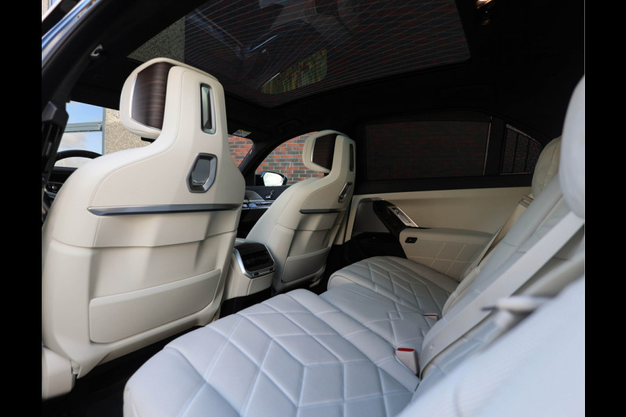 BMW 7 Serie M760e xDrive *SkyLounge*Executive*Bow&Wil*