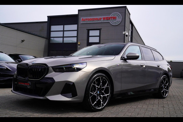 BMW i5 I5 eDrive40 M-pakket | Iconic Glow | Stoelkoeling | Panorama | BMW Driving Assistant| Harman/Kardon | 340PK | Swarovski |