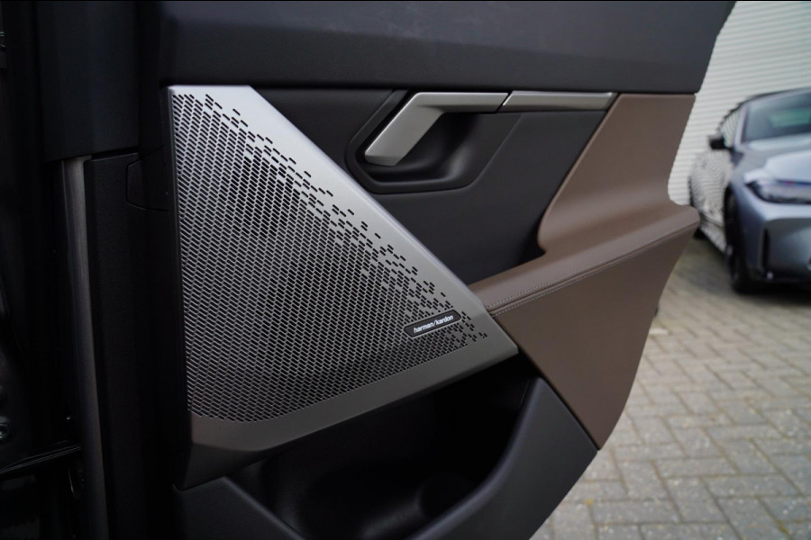 BMW i5 I5 eDrive40 M-pakket | Iconic Glow | Stoelkoeling | Panorama | BMW Driving Assistant| Harman/Kardon | 340PK | Swarovski |