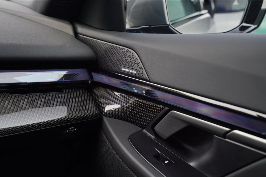 BMW i5 I5 eDrive40 M-pakket | Iconic Glow | Stoelkoeling | Panorama | BMW Driving Assistant| Harman/Kardon | 340PK | Swarovski |