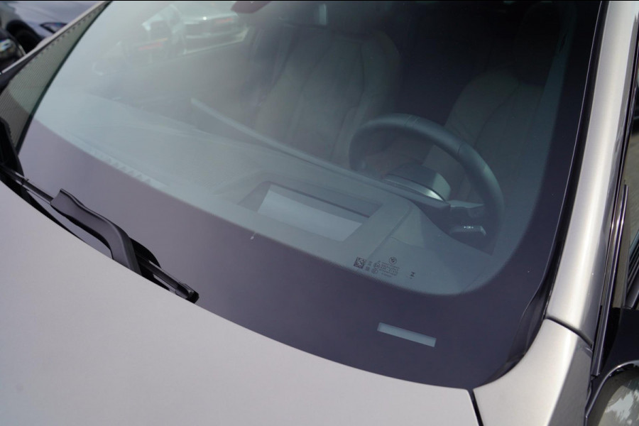 BMW i5 I5 eDrive40 M-pakket | Iconic Glow | Stoelkoeling | Panorama | BMW Driving Assistant| Harman/Kardon | 340PK | Swarovski |