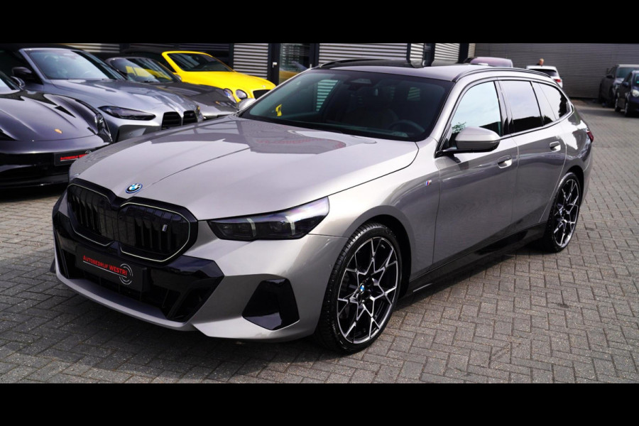 BMW i5 I5 eDrive40 M-pakket | Iconic Glow | Stoelkoeling | Panorama | BMW Driving Assistant| Harman/Kardon | 340PK | Swarovski |