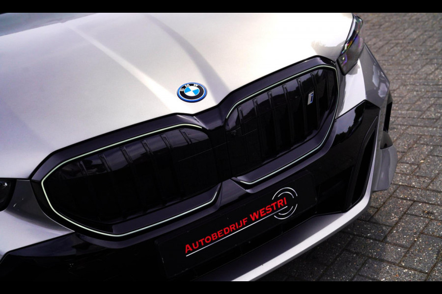 BMW i5 I5 eDrive40 M-pakket | Iconic Glow | Stoelkoeling | Panorama | BMW Driving Assistant| Harman/Kardon | 340PK | Swarovski |