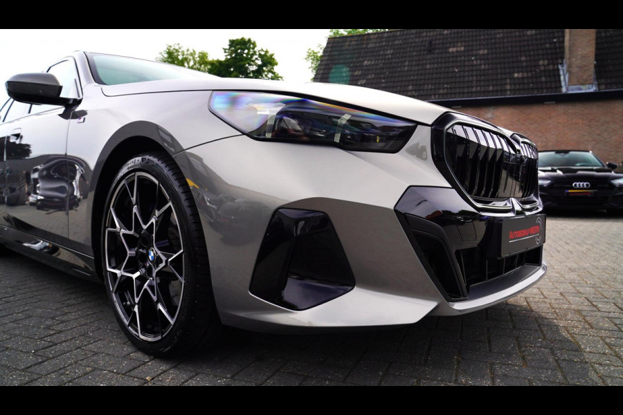 BMW i5 I5 eDrive40 M-pakket | Iconic Glow | Stoelkoeling | Panorama | BMW Driving Assistant| Harman/Kardon | 340PK | Swarovski |