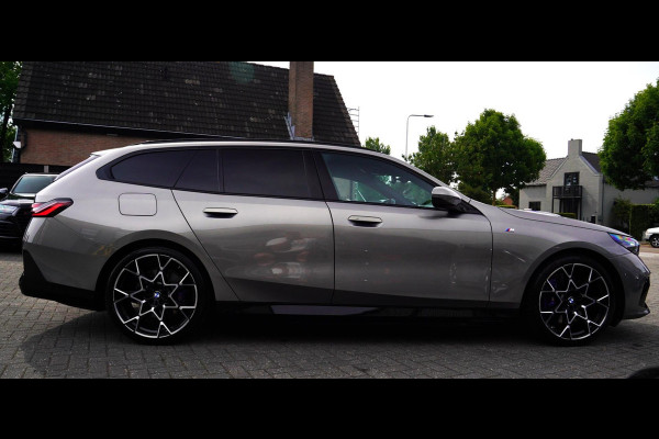 BMW i5 I5 eDrive40 M-pakket | Iconic Glow | Stoelkoeling | Panorama | BMW Driving Assistant| Harman/Kardon | 340PK | Swarovski |