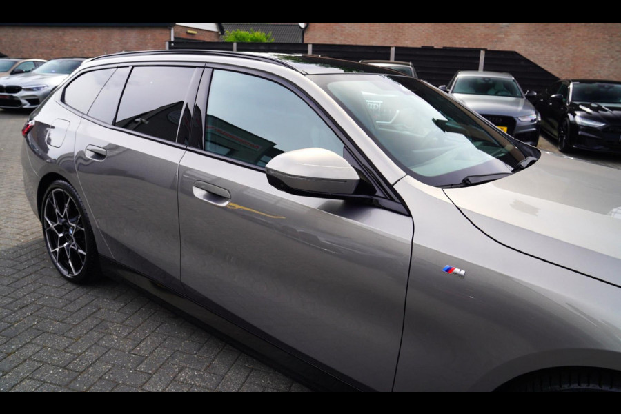 BMW i5 I5 eDrive40 M-pakket | Iconic Glow | Stoelkoeling | Panorama | BMW Driving Assistant| Harman/Kardon | 340PK | Swarovski |