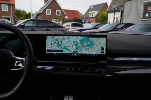 BMW i5 I5 eDrive40 M-pakket | Iconic Glow | Stoelkoeling | Panorama | BMW Driving Assistant| Harman/Kardon | 340PK | Swarovski |
