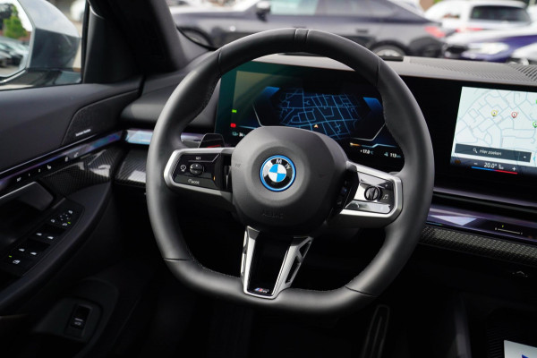 BMW i5 I5 eDrive40 M-pakket | Iconic Glow | Stoelkoeling | Panorama | BMW Driving Assistant| Harman/Kardon | 340PK | Swarovski |