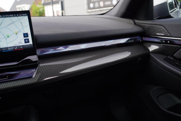 BMW i5 I5 eDrive40 M-pakket | Iconic Glow | Stoelkoeling | Panorama | BMW Driving Assistant| Harman/Kardon | 340PK | Swarovski |