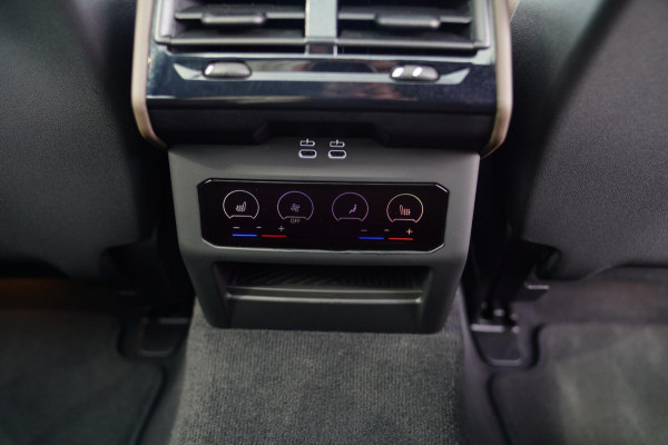BMW i5 I5 eDrive40 M-pakket | Iconic Glow | Stoelkoeling | Panorama | BMW Driving Assistant| Harman/Kardon | 340PK | Swarovski |