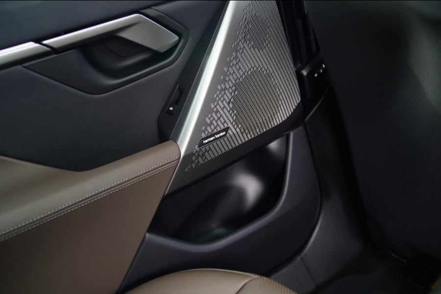 BMW i5 I5 eDrive40 M-pakket | Iconic Glow | Stoelkoeling | Panorama | BMW Driving Assistant| Harman/Kardon | 340PK | Swarovski |
