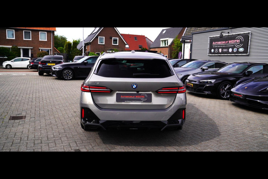BMW i5 I5 eDrive40 M-pakket | Iconic Glow | Stoelkoeling | Panorama | BMW Driving Assistant| Harman/Kardon | 340PK | Swarovski |