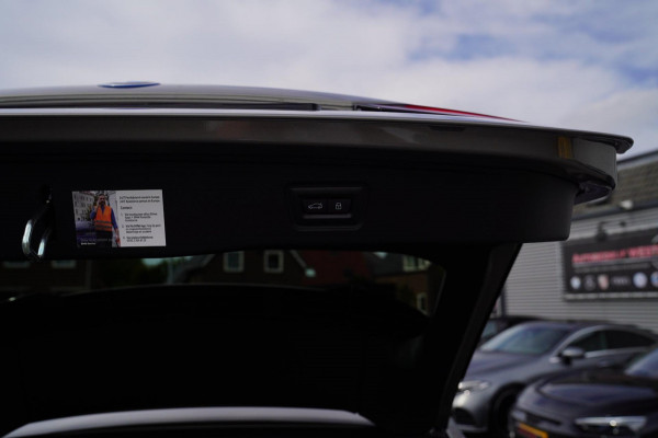 BMW i5 I5 eDrive40 M-pakket | Iconic Glow | Stoelkoeling | Panorama | BMW Driving Assistant| Harman/Kardon | 340PK | Swarovski |