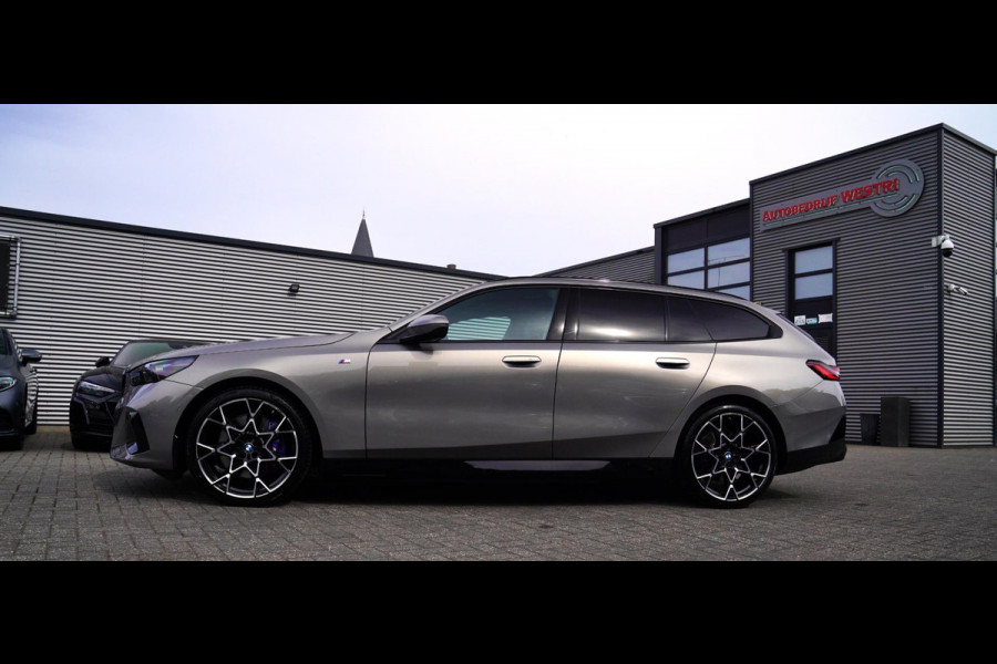 BMW i5 I5 eDrive40 M-pakket | Iconic Glow | Stoelkoeling | Panorama | BMW Driving Assistant| Harman/Kardon | 340PK | Swarovski |