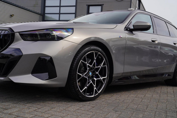 BMW i5 I5 eDrive40 M-pakket | Iconic Glow | Stoelkoeling | Panorama | BMW Driving Assistant| Harman/Kardon | 340PK | Swarovski |