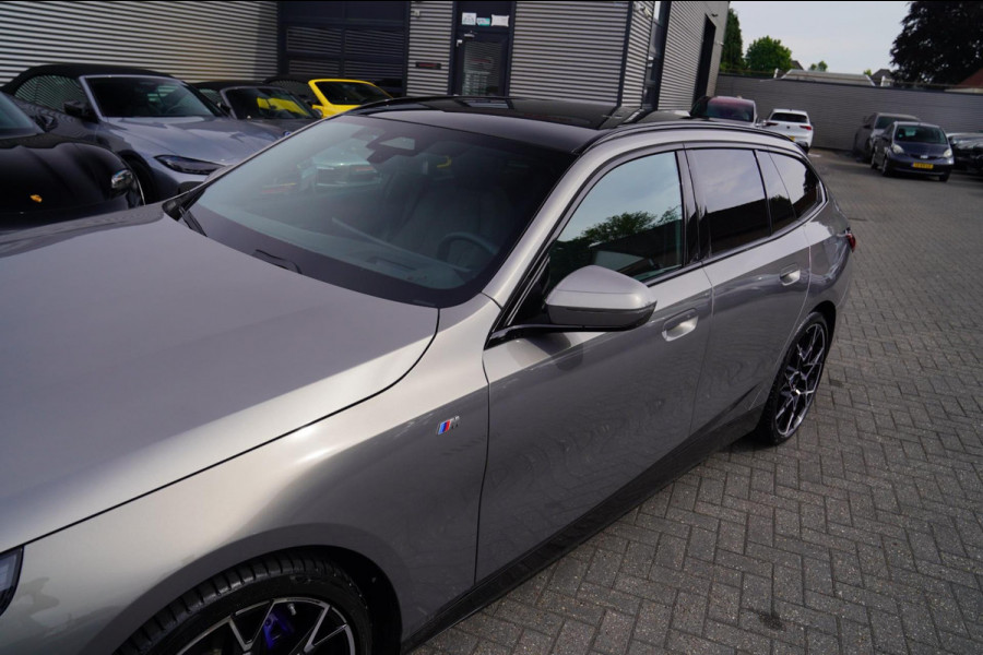 BMW i5 I5 eDrive40 M-pakket | Iconic Glow | Stoelkoeling | Panorama | BMW Driving Assistant| Harman/Kardon | 340PK | Swarovski |